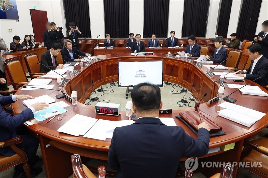 정보위원회 전체회의 (서울=연합뉴스) 황광모 기자 = 22일 서울 여의도 국회에서 정보위원회 전체회의가 열리고 있다. 2025.10.22 [공동취재] hkmpooh@yna.co.kr